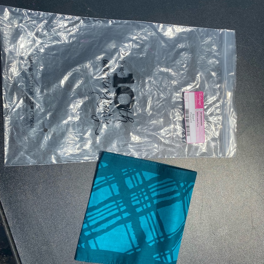 thirty one NWT teal 10 anniversary scarf